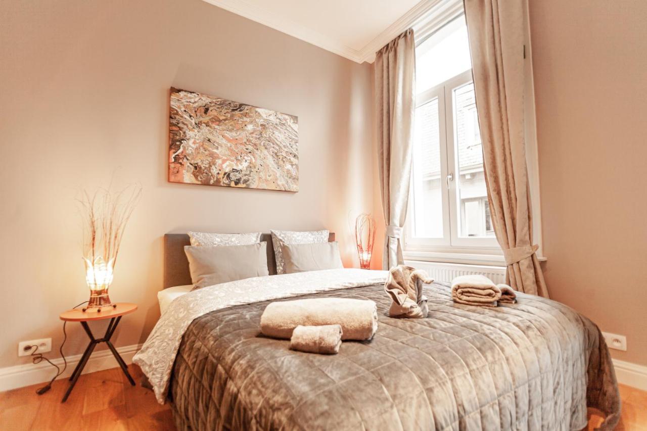 Luxury Palace By Rikas Apartment *
