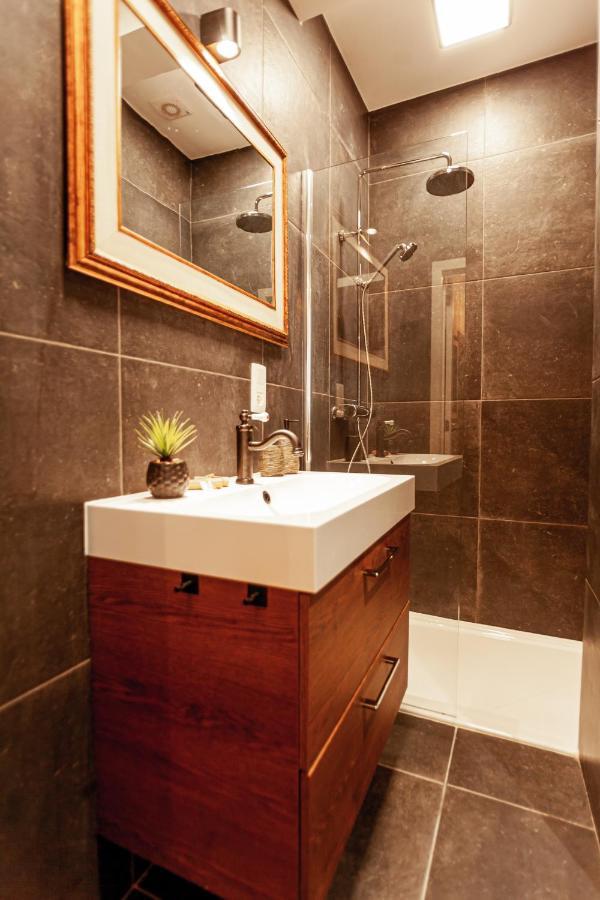 Luxury Palace By Rikas Apartment *