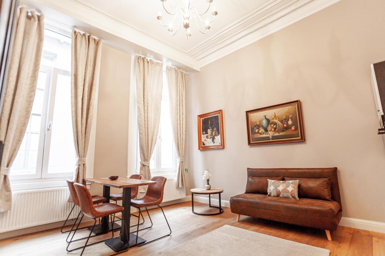 Luxury Palace By Rikas *
