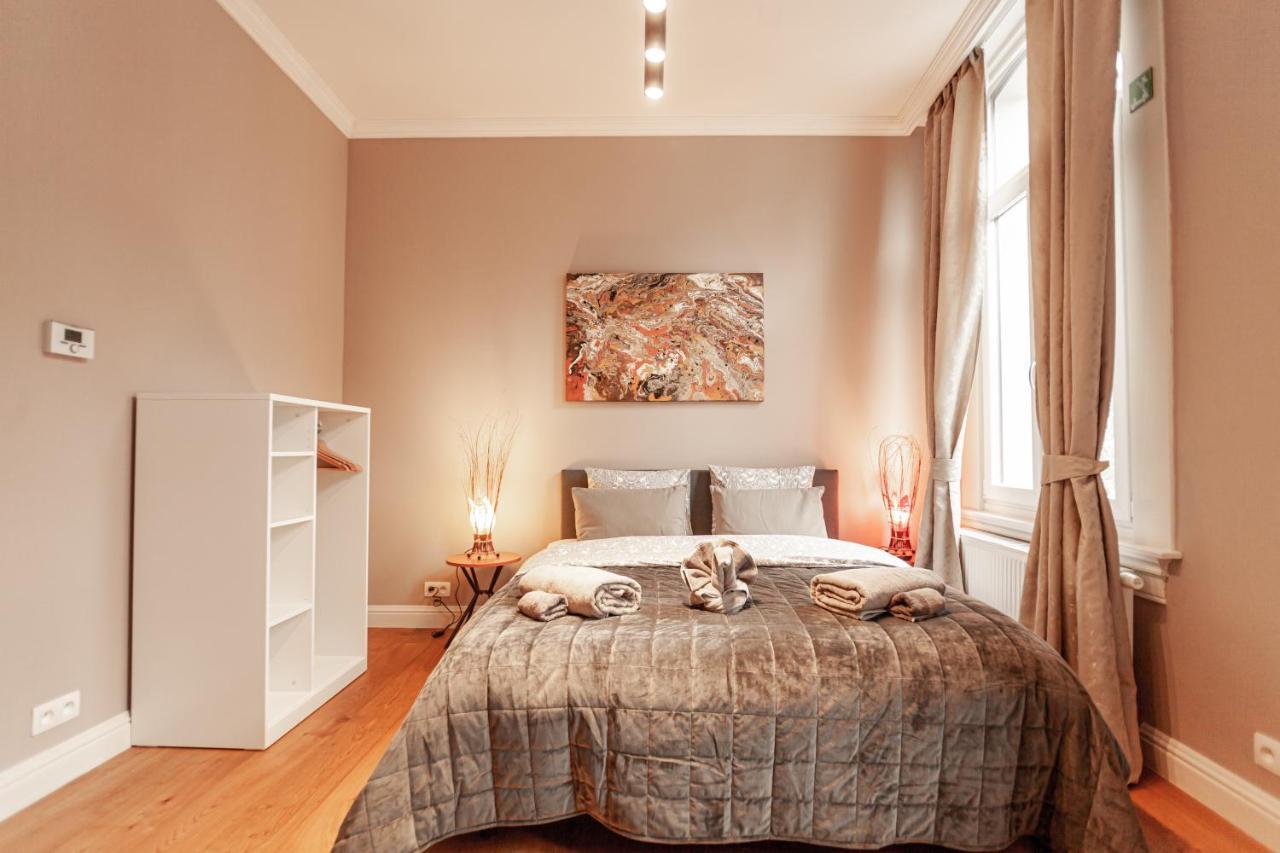 Luxury Palace By Rikas Apartment *